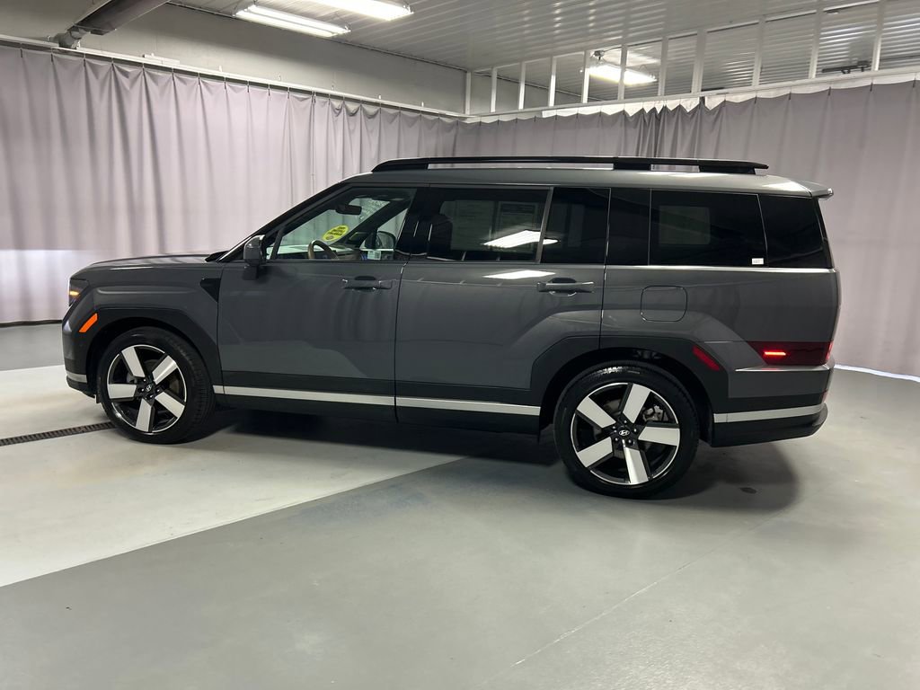 Used 2025 Hyundai Santa Fe Limited image 4