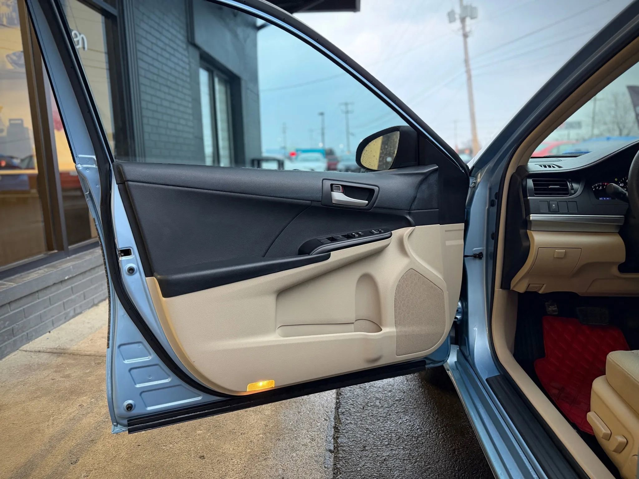 Used 2012 Toyota Camry LE image 7