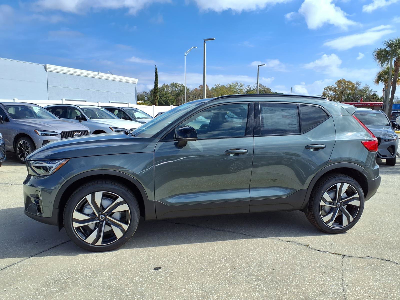 New 2026 Volvo XC40 B5 Plus w/ Protection Package Premier AWD/4WD image 4