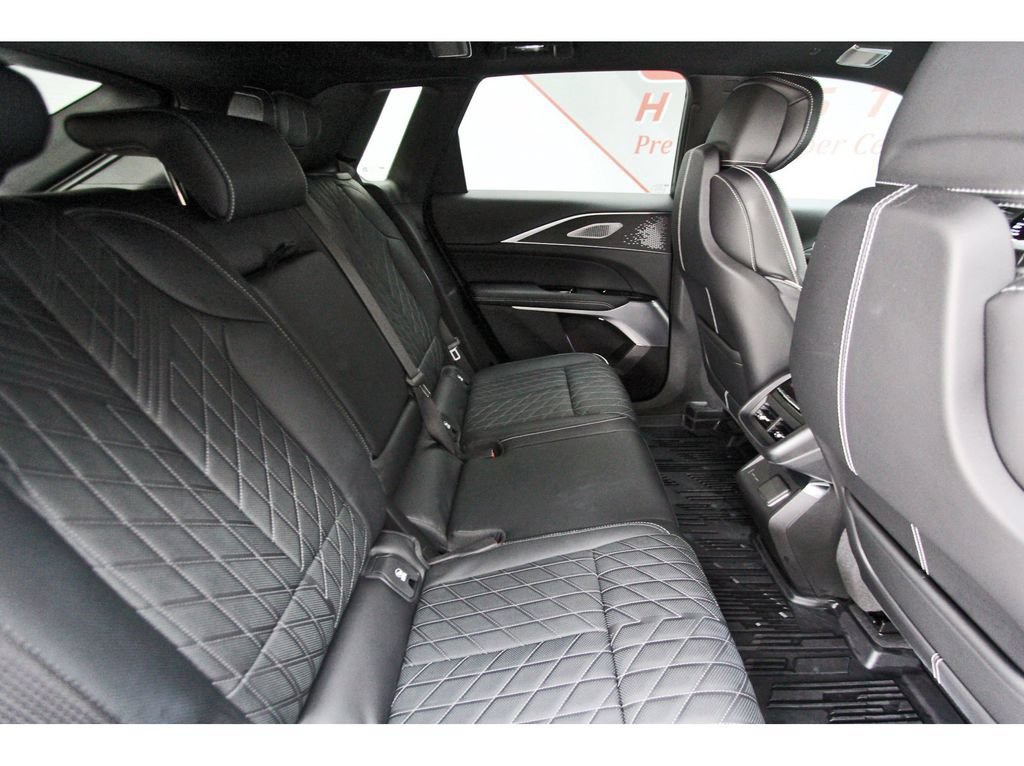 Used 2026 Cadillac Lyriq V w/ Exterior Carbon Fiber Package AWD/4WD image 10