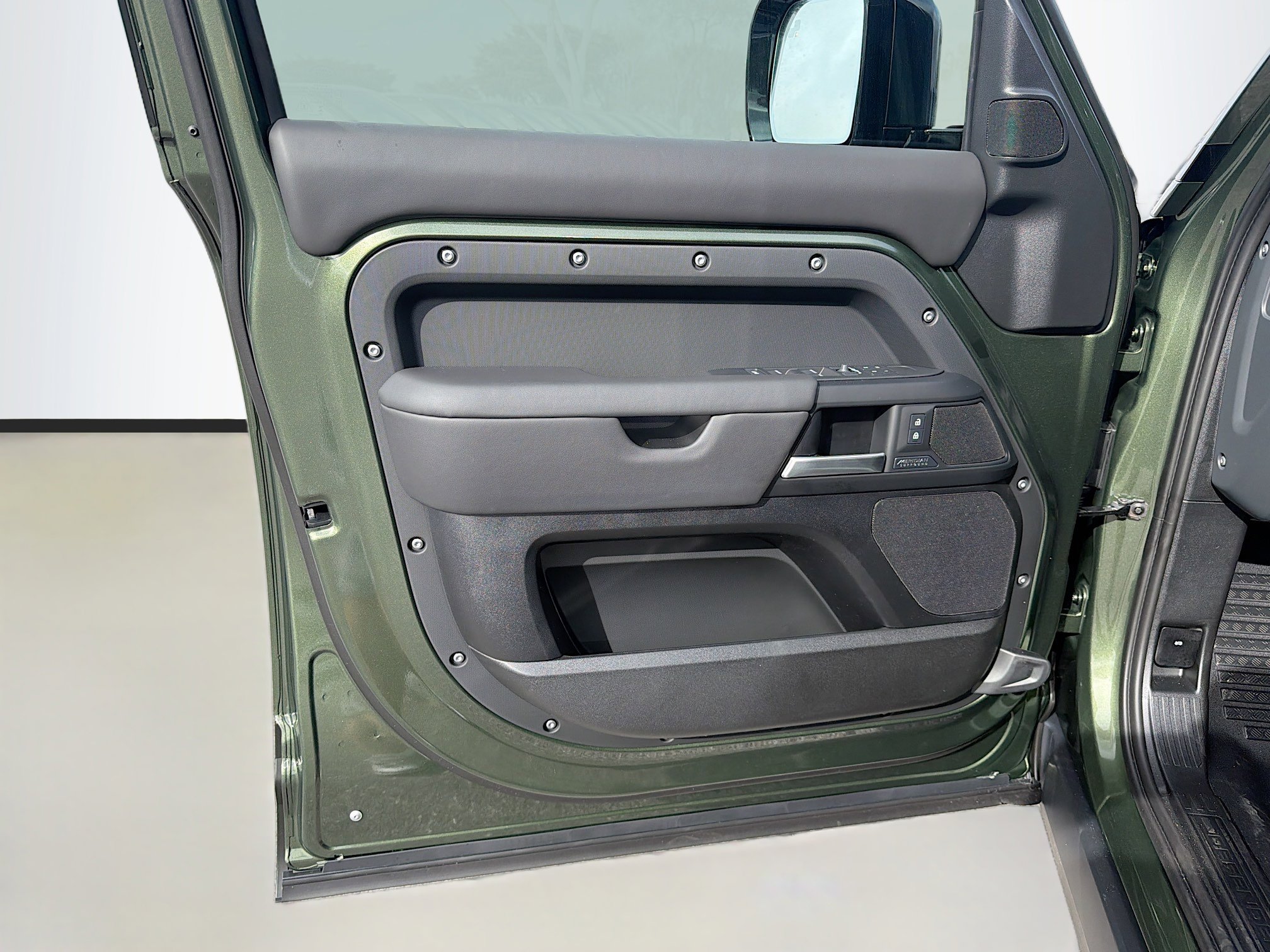 New 2026 Land Rover Defender 110 X-Dynamic SE AWD/4WD image 20