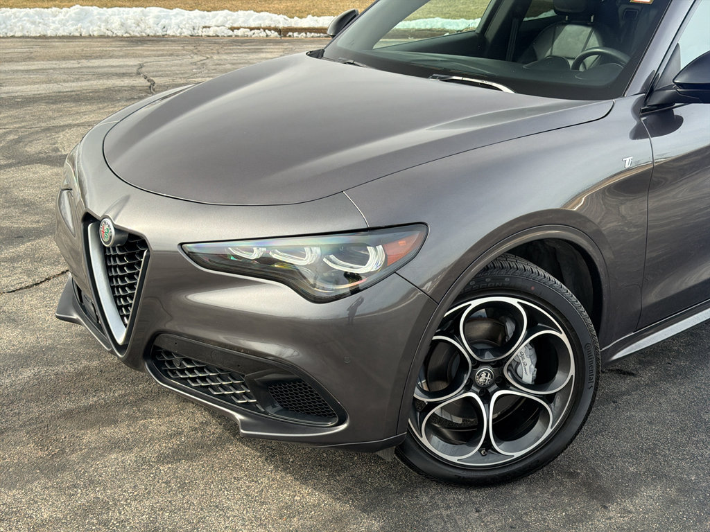 Used 2024 Alfa Romeo Stelvio Ti image 8