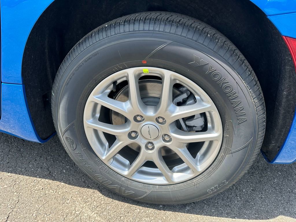 New 2027 Chrysler Pacifica Select FWD image 16