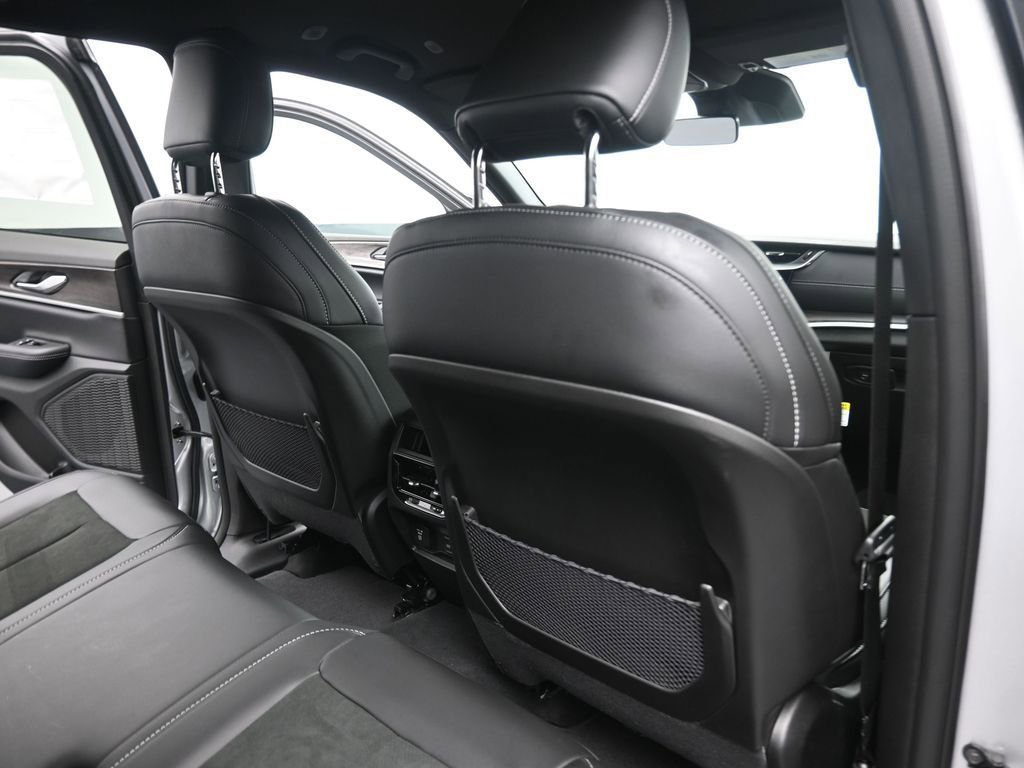 New 2026 Jeep Grand Cherokee Altitude image 25