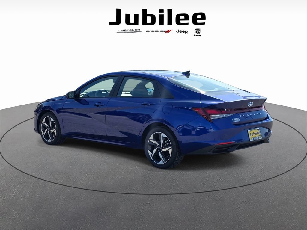 Used 2023 Hyundai Elantra SEL w/ Convenience Package FWD image 4