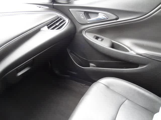 Used 2019 Chevrolet Malibu LT w/ Leather Package FWD image 29