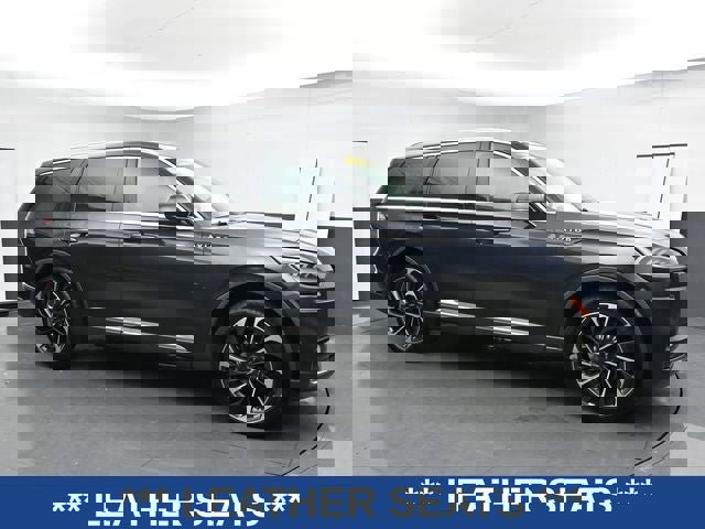 Used 2023 Lincoln Aviator Reserve w/ Equipment Group 201A image 3