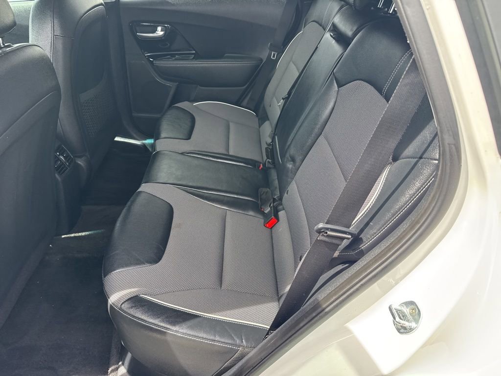 Used 2022 Kia Niro EX image 9