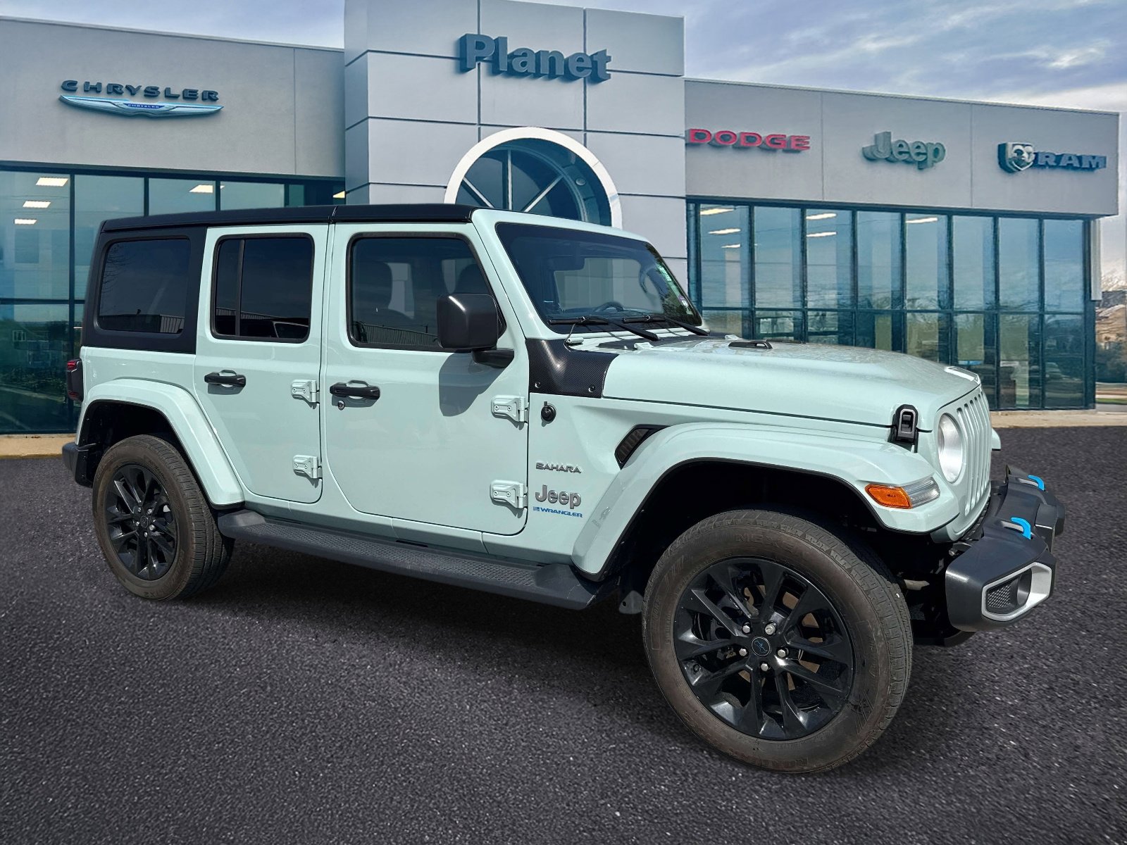 Used 2023 Jeep Wrangler Unlimited Sahara w/ Cold Weather Group AWD/4WD video 1