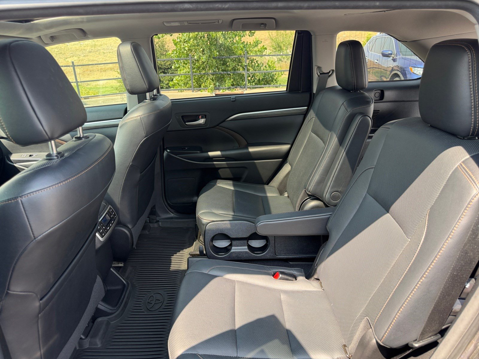 Used 2018 Toyota Highlander Limited Platinum AWD/4WD image 17