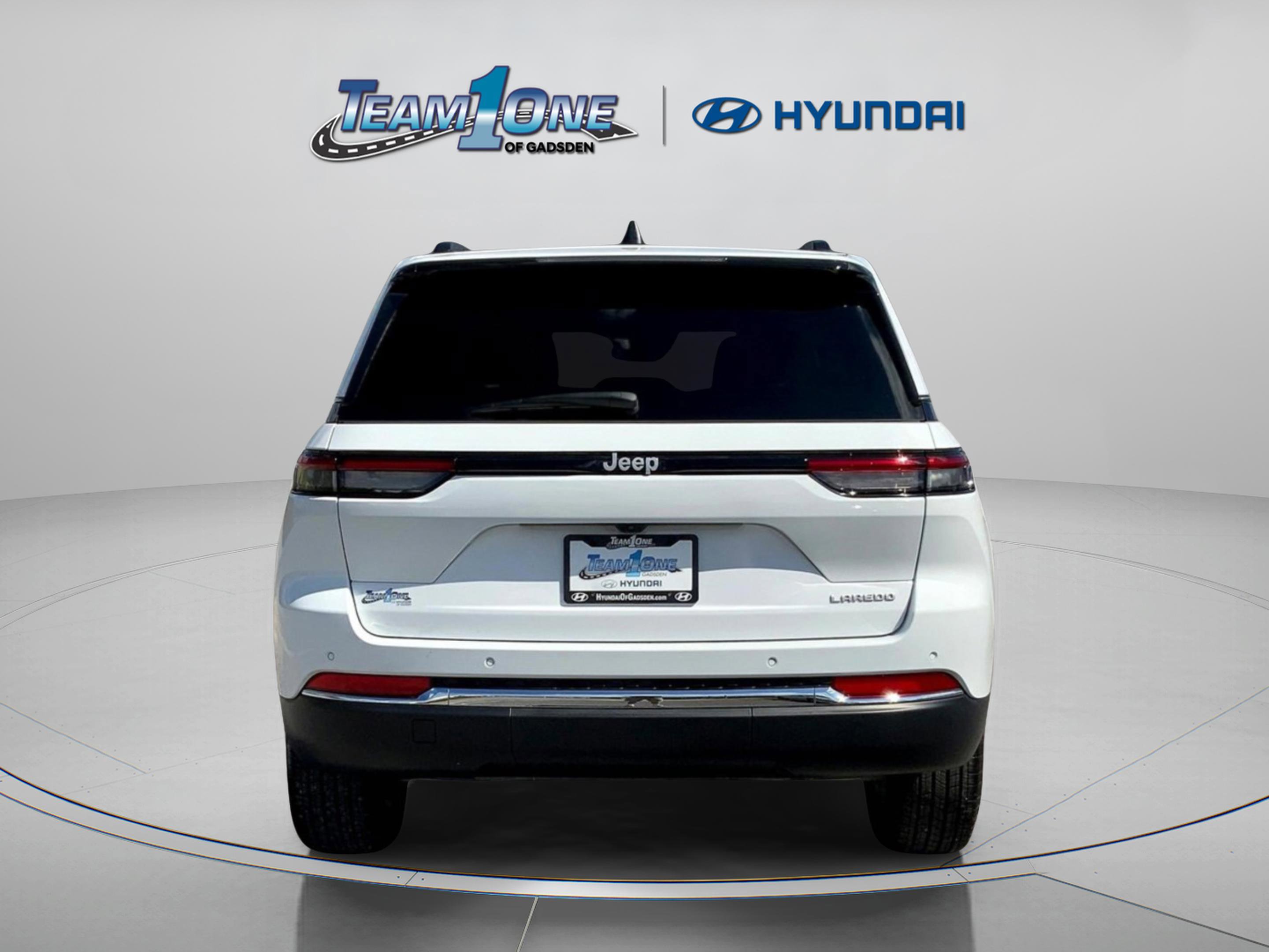 Used 2025 Jeep Grand Cherokee Laredo X image 6