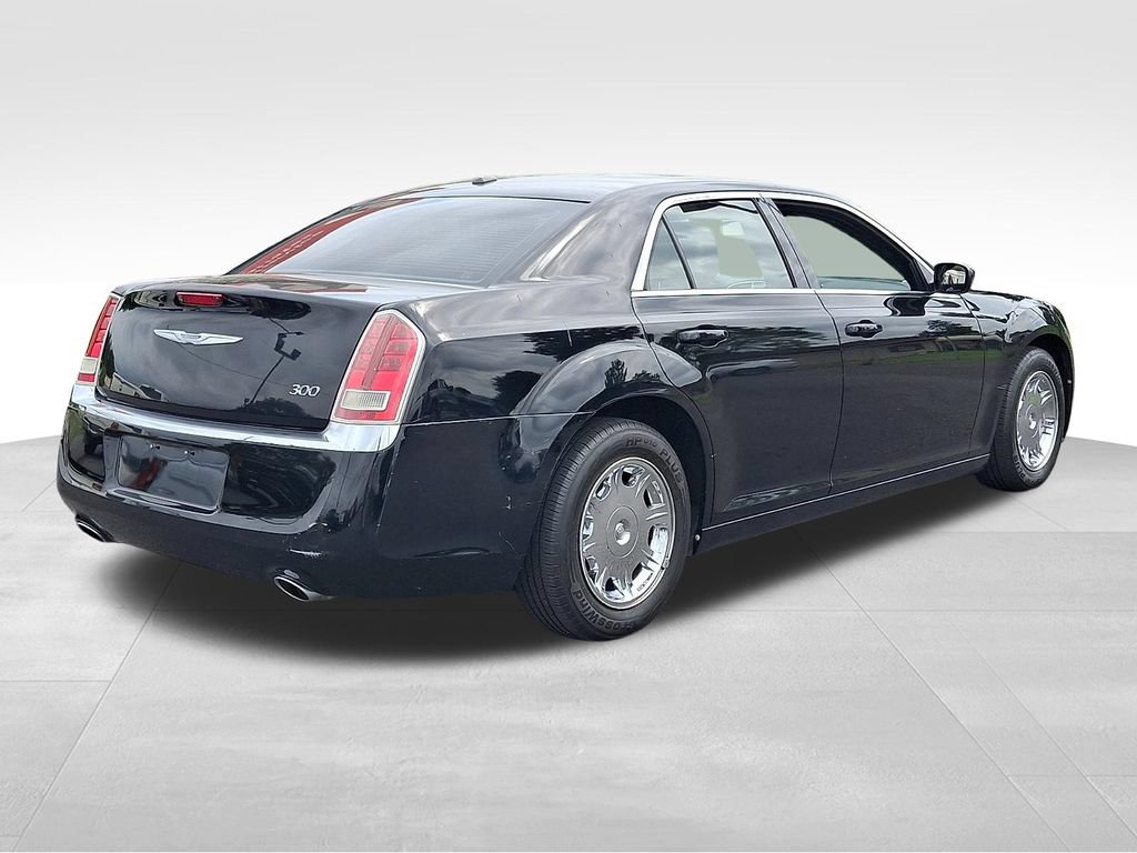 Used 2013 Chrysler 300 w/ Driver Convenience Group RWD image 6