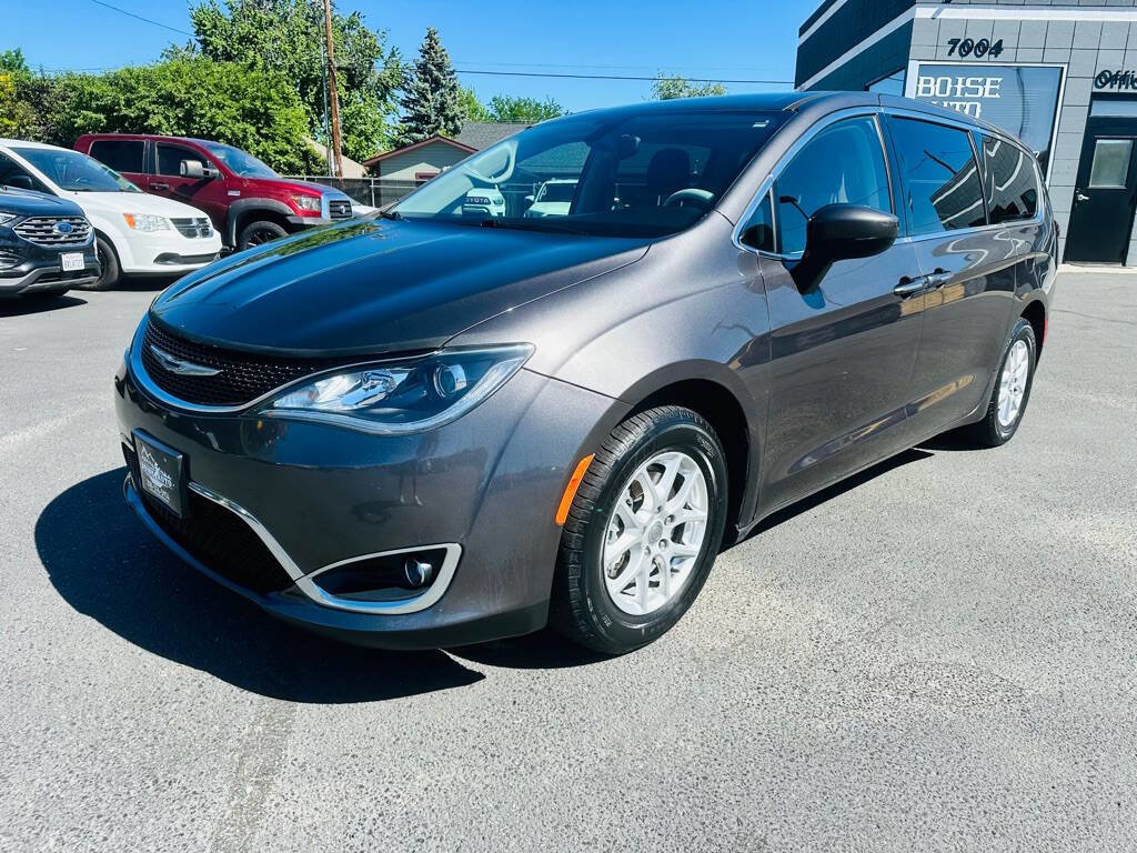 Used 2017 Chrysler Pacifica Touring Plus w/ Security Group FWD image 3