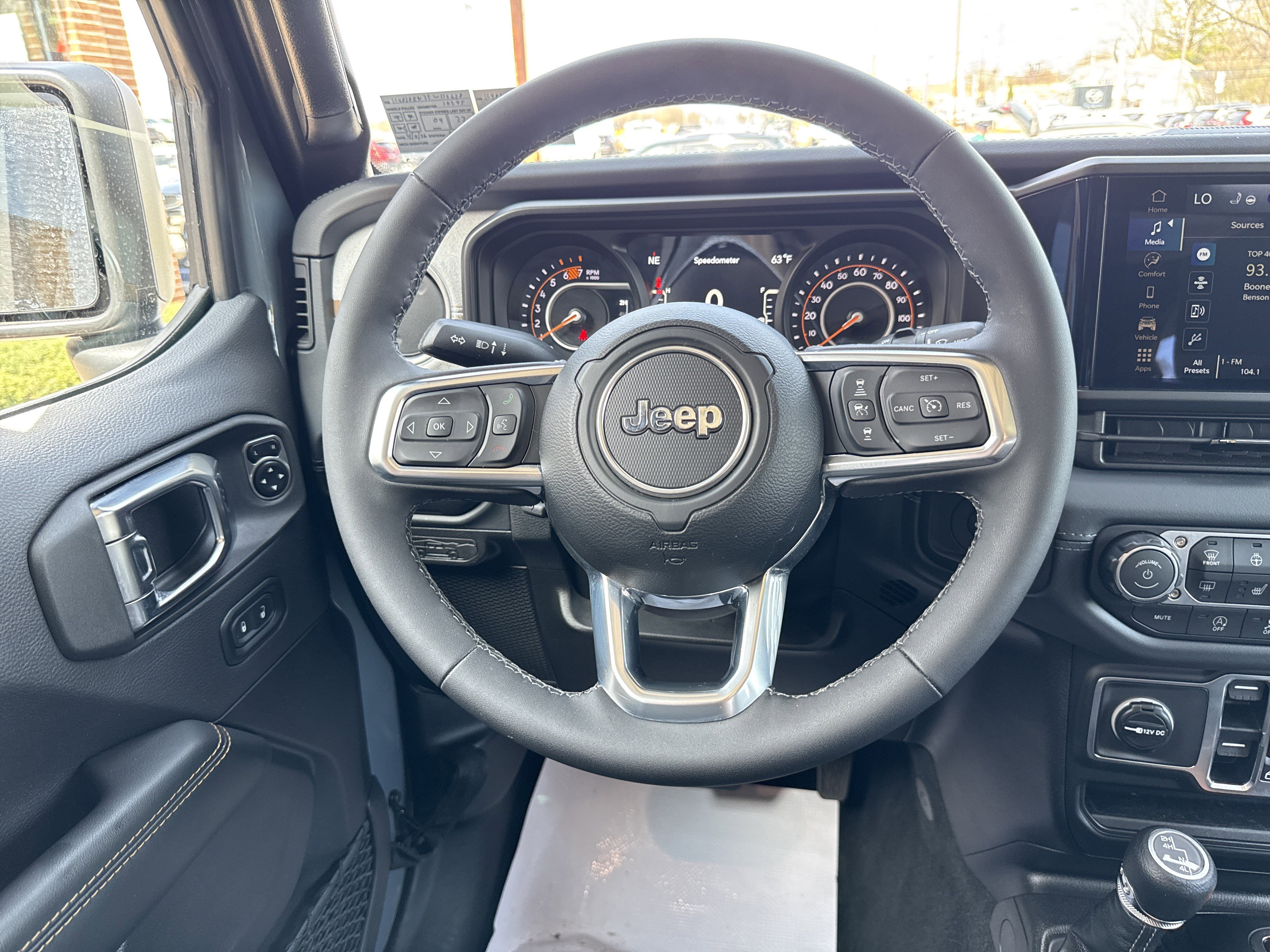 Used 2026 Jeep Wrangler Unlimited Sahara AWD/4WD image 16