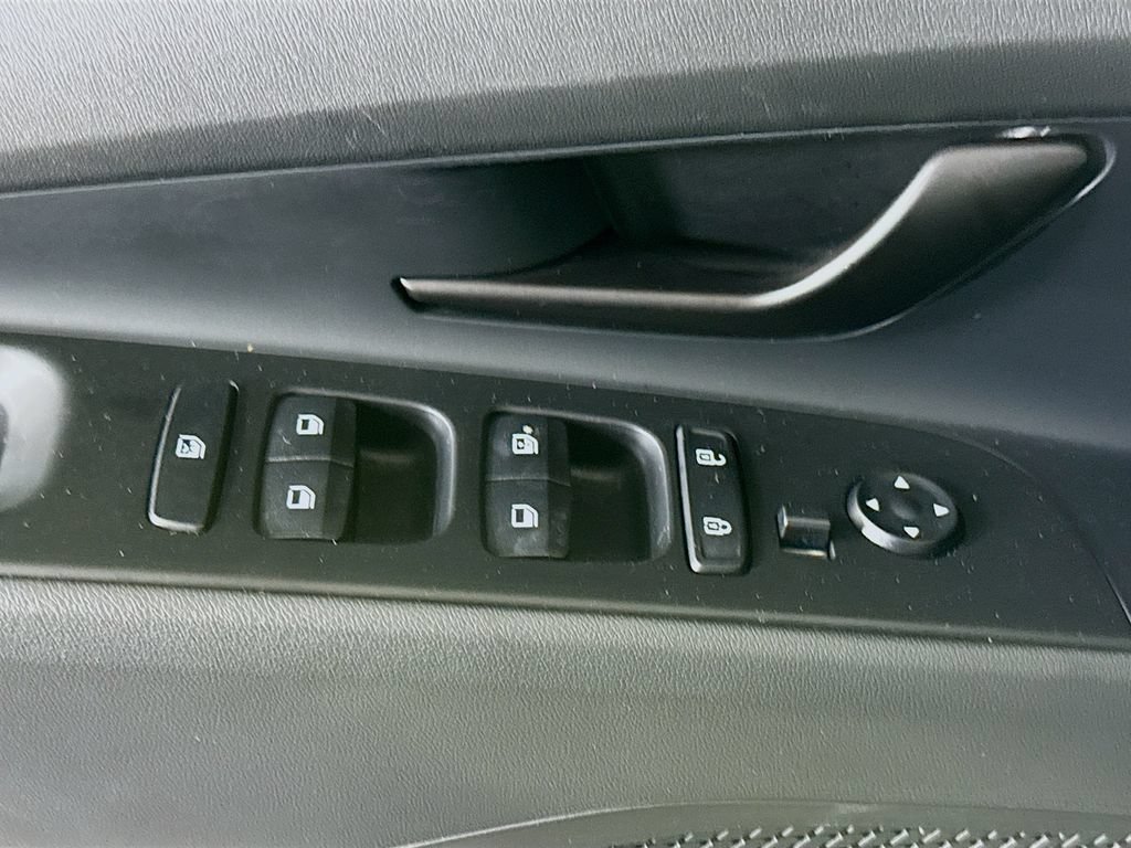 Certified 2025 Hyundai Elantra Sport FWD image 22