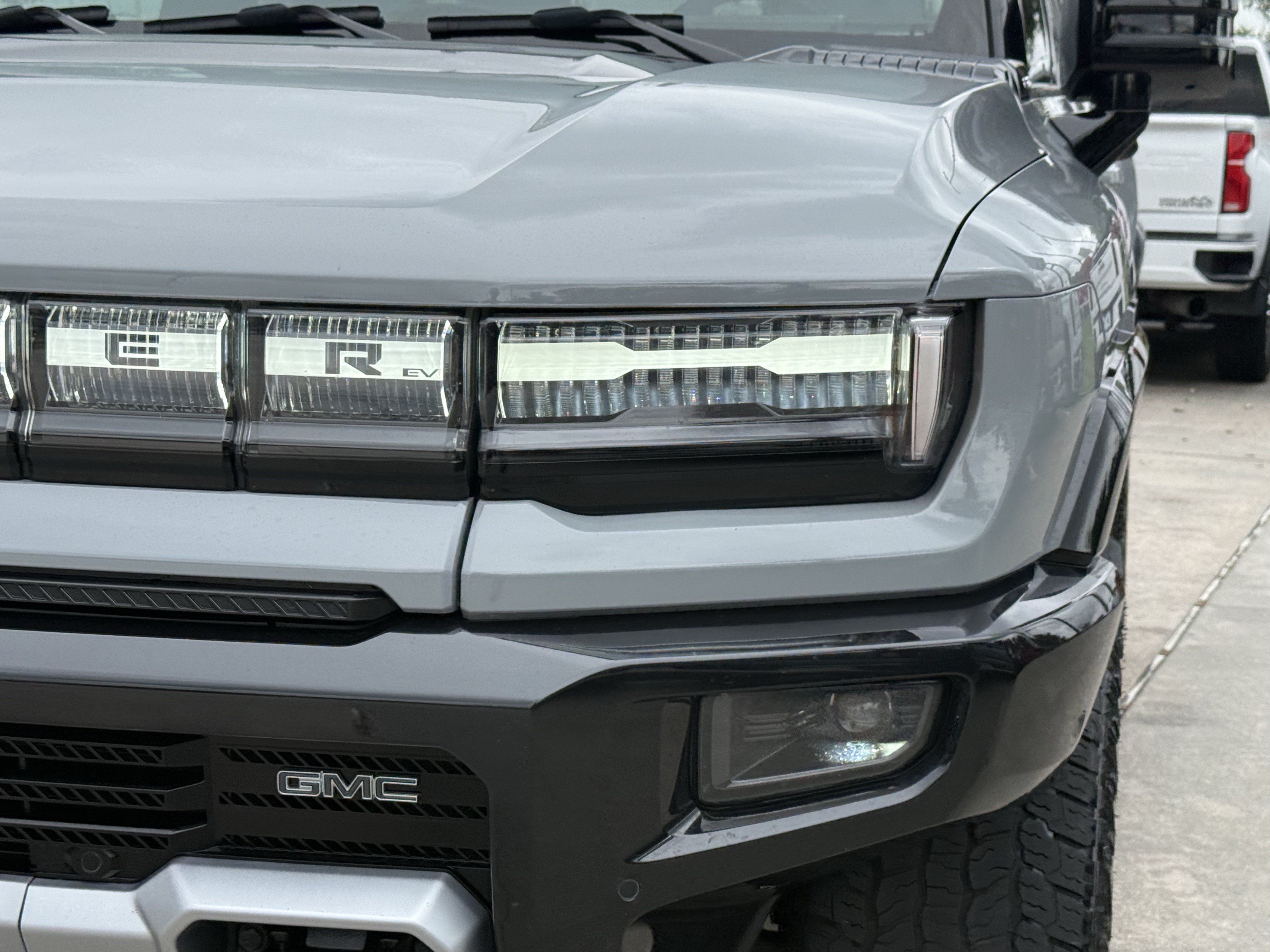 Used 2026 GMC Hummer EV SUV w/ LPO, Dark Essentials Package AWD/4WD image 11
