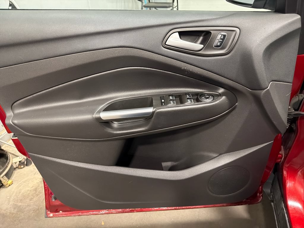 Used 2017 Ford Escape SE w/ Equipment Group 201A AWD/4WD image 13