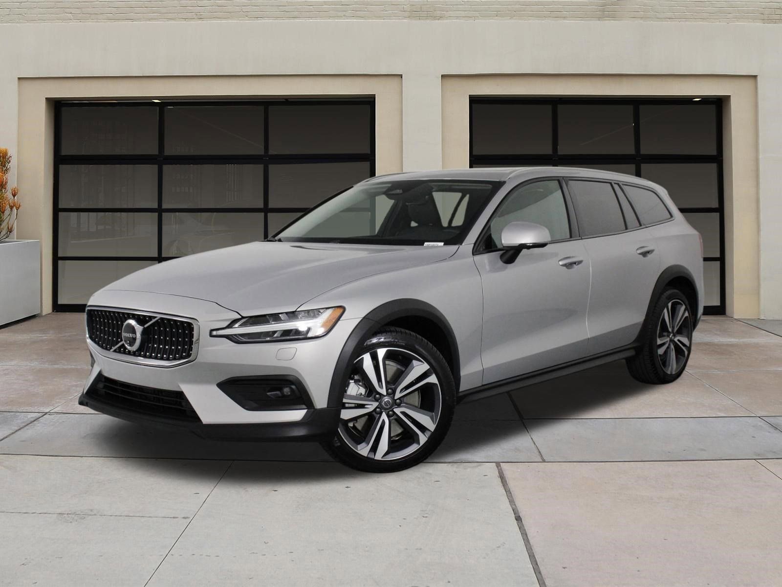 Used 2025 Volvo V60 B5 Cross Country Plus image 34