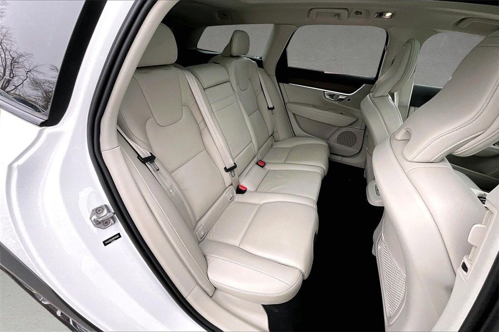 Used 2021 Volvo V90 T6 Cross Country image 24