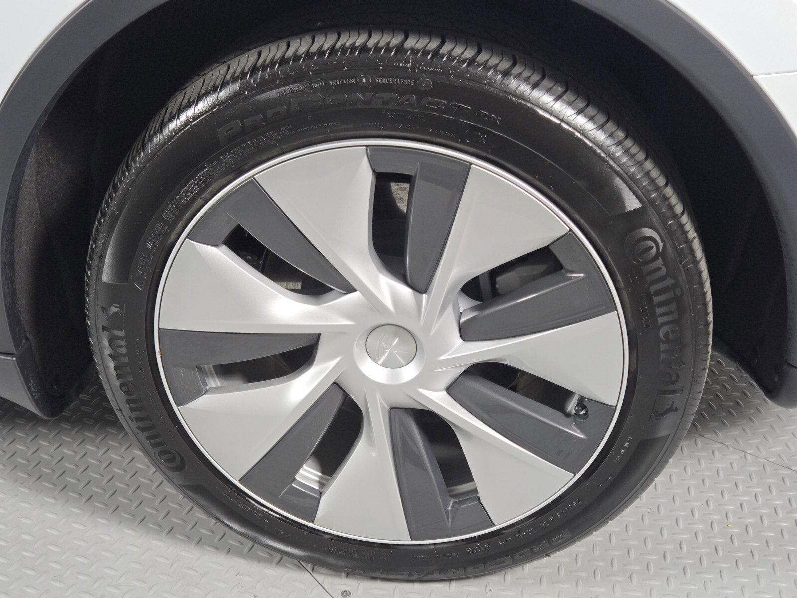 Used 2022 Tesla Model Y Long Range image 9