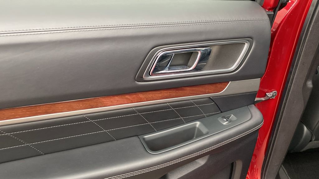 Used 2019 Ford Explorer Platinum image 13