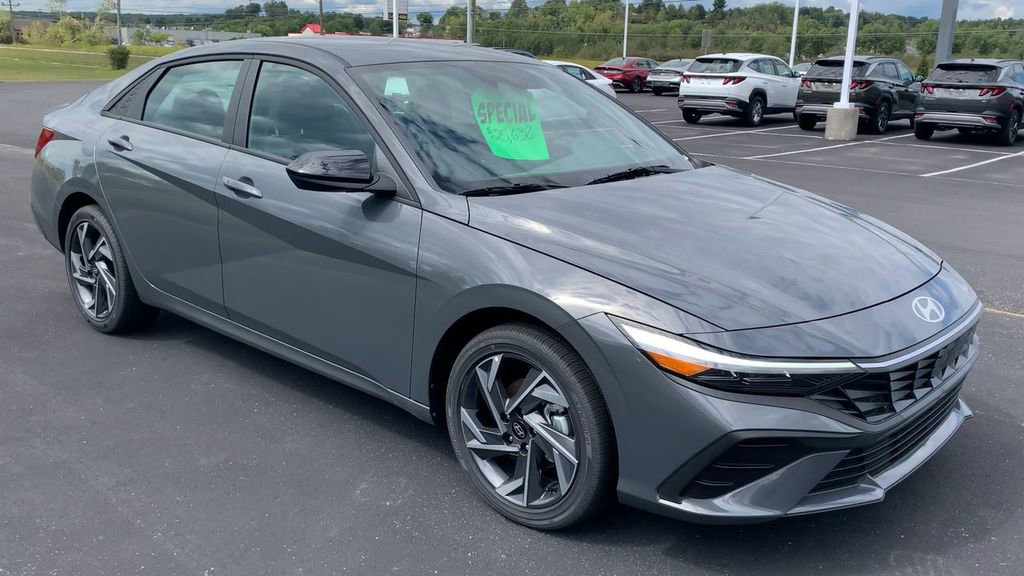 New 2025 Hyundai Elantra SEL FWD image 6