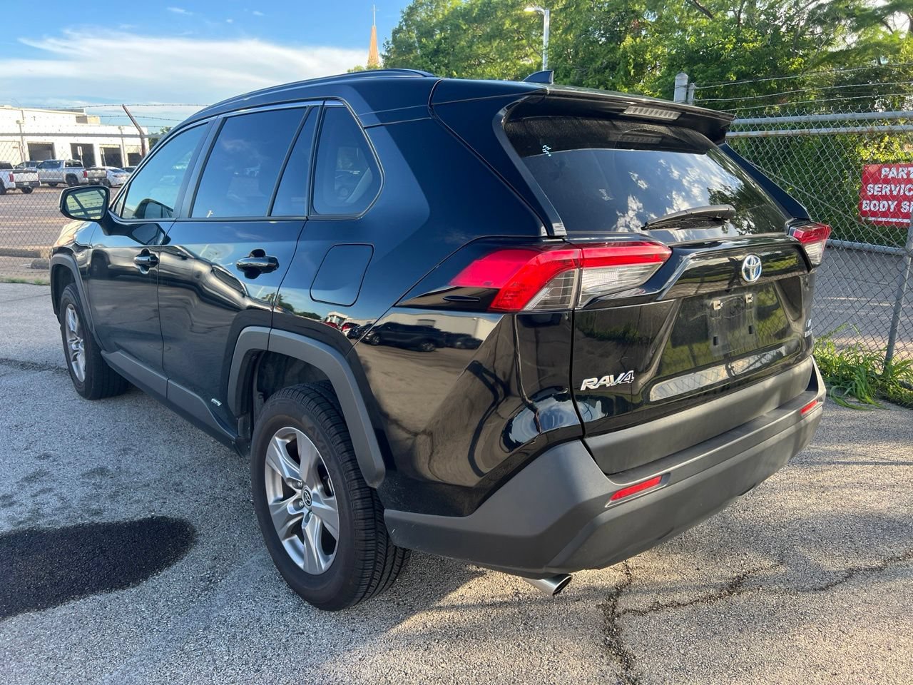 Used 2022 Toyota RAV4 LE AWD/4WD image 6