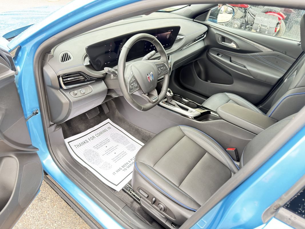 Used 2025 Buick Envista Sport Touring w/ Convenience I Package FWD image 9