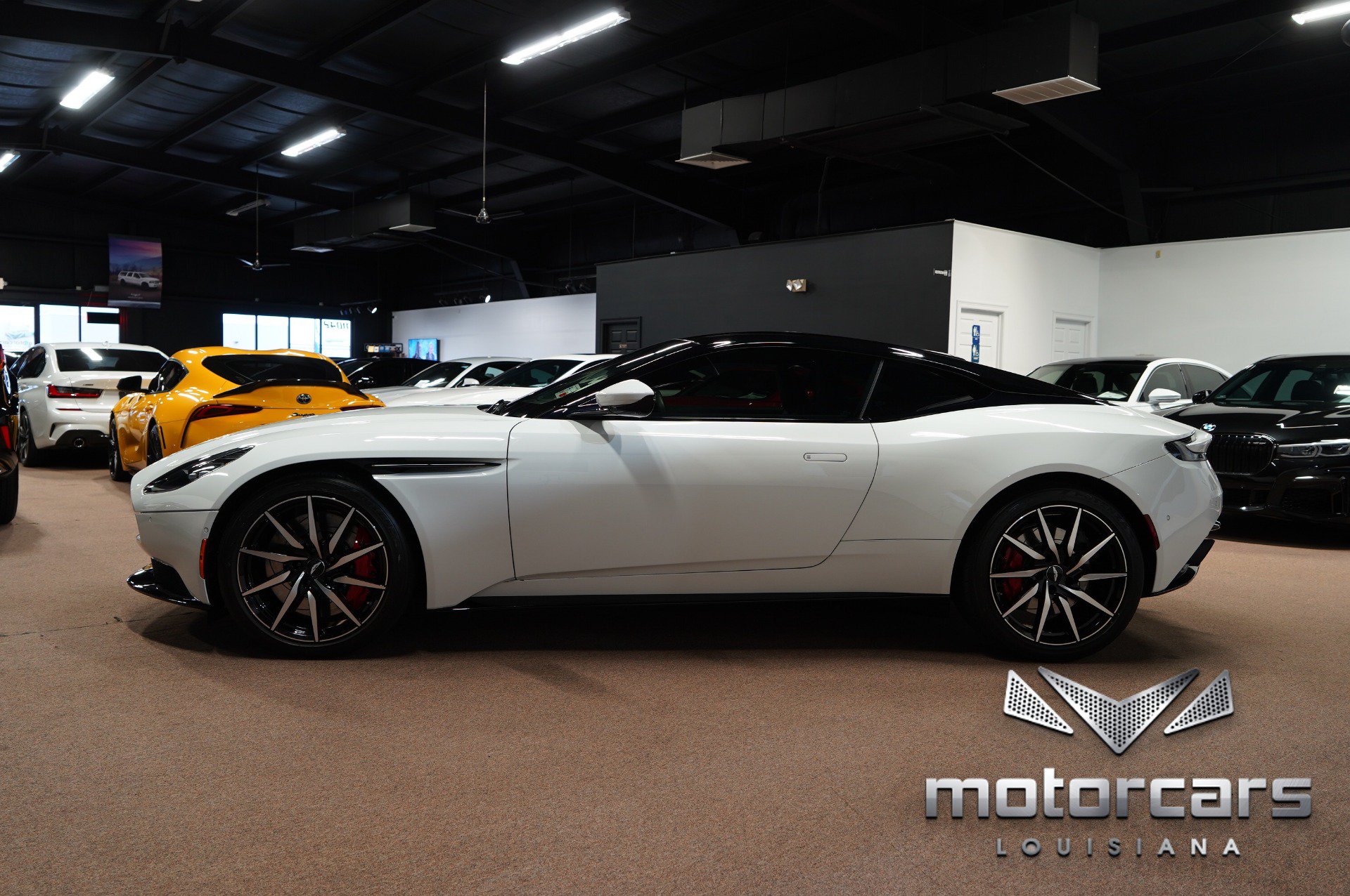 Used 2018 Aston Martin DB11 Coupe RWD image 4