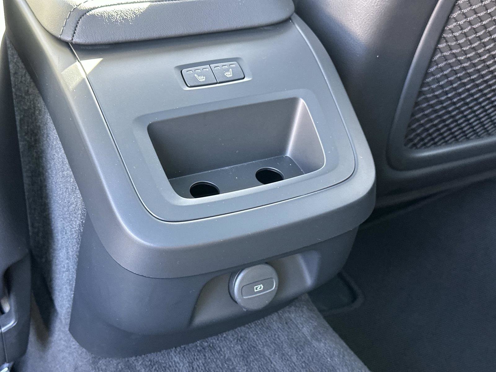 Certified 2025 Volvo V60 B5 Cross Country Plus image 22