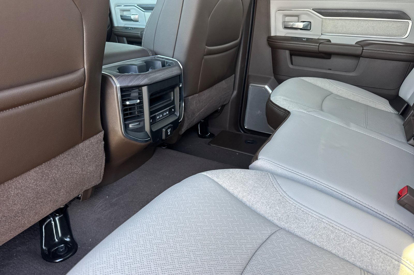 New 2027 RAM 3500 Laramie AWD/4WD image 11