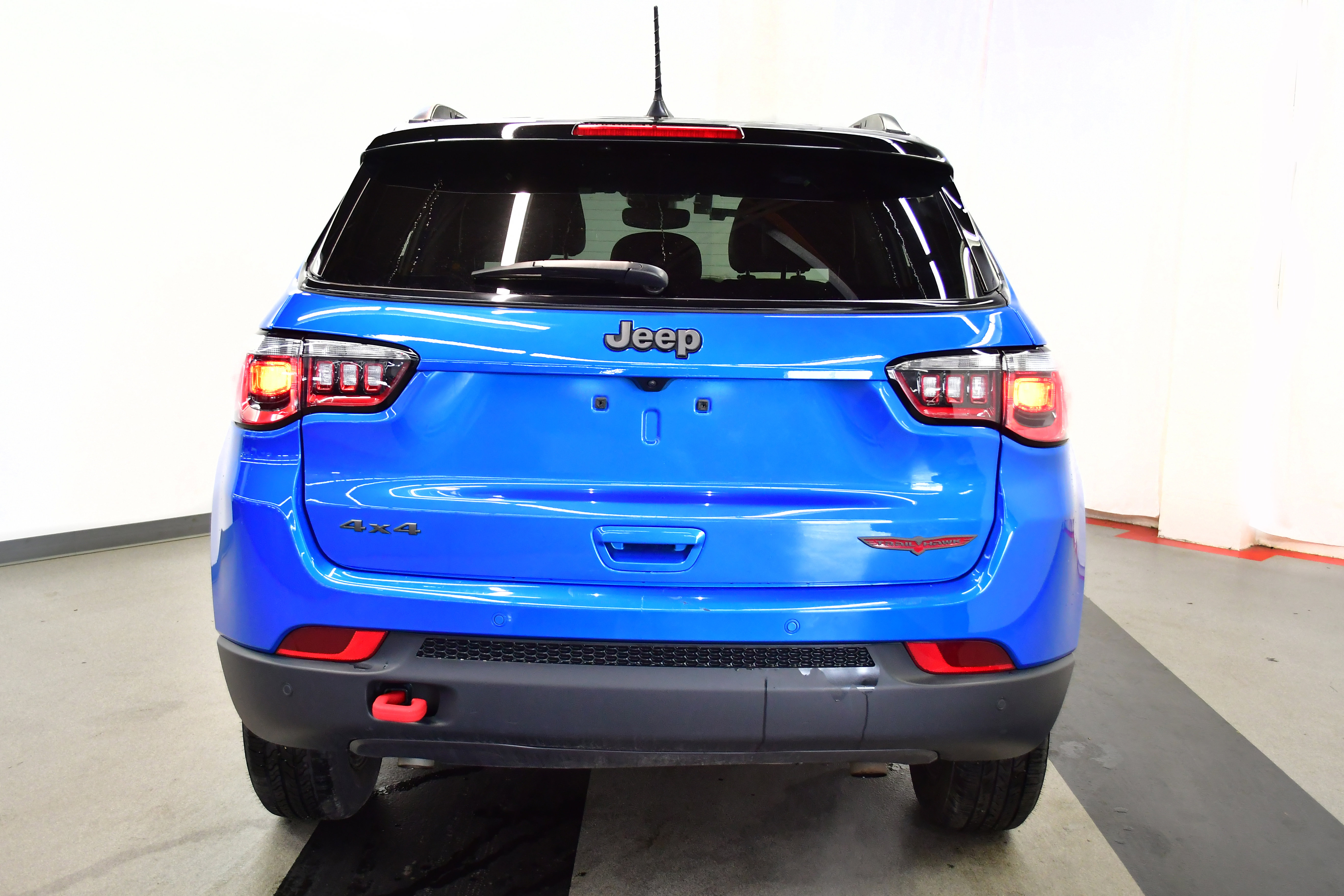 Used 2025 Jeep Compass Trailhawk image 6