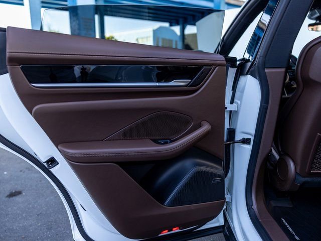 Certified 2025 Porsche Macan Electric RWD image 38
