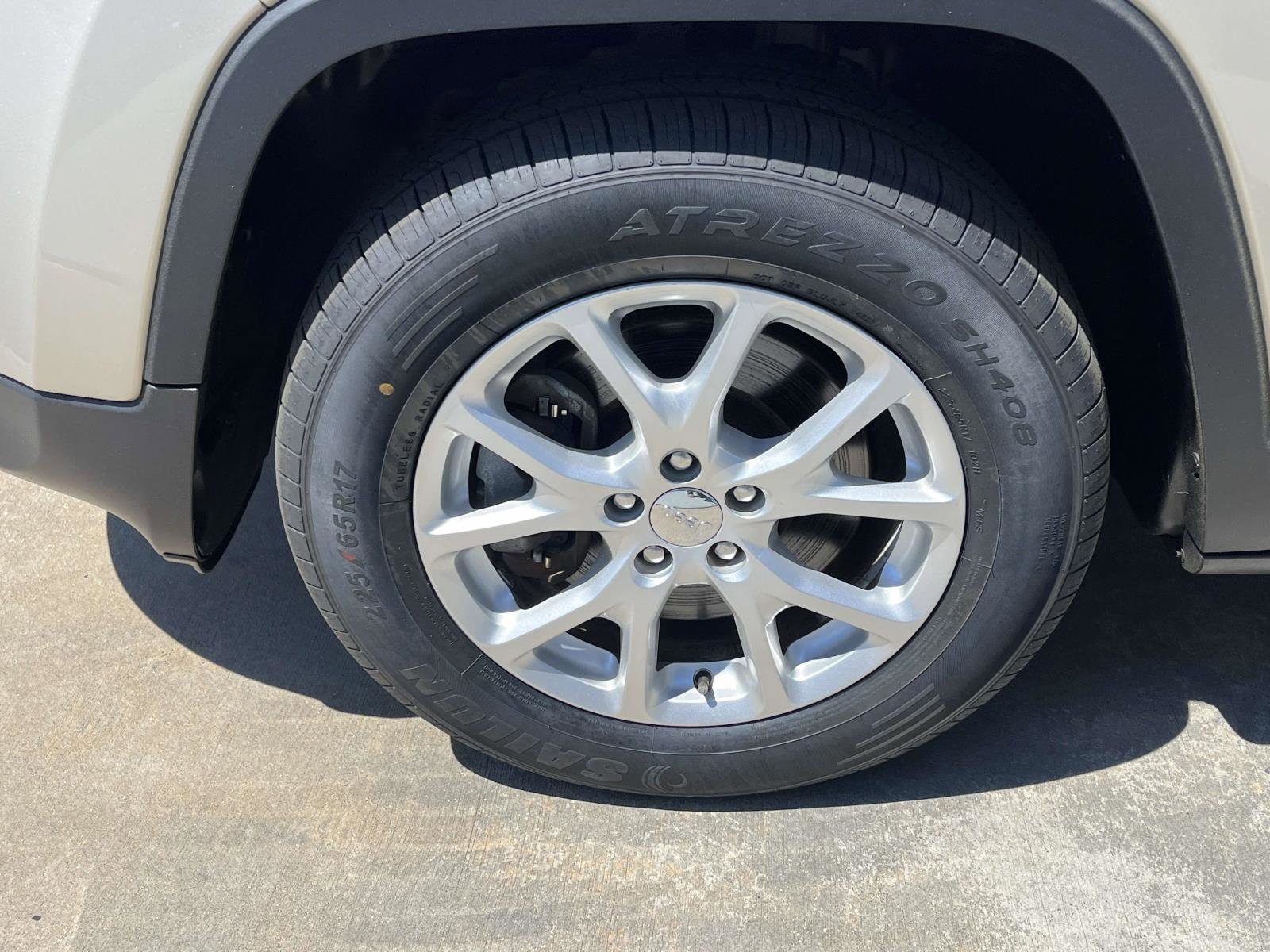 Used 2014 Jeep Cherokee Latitude w/ Comfort/Convenience Group image 8
