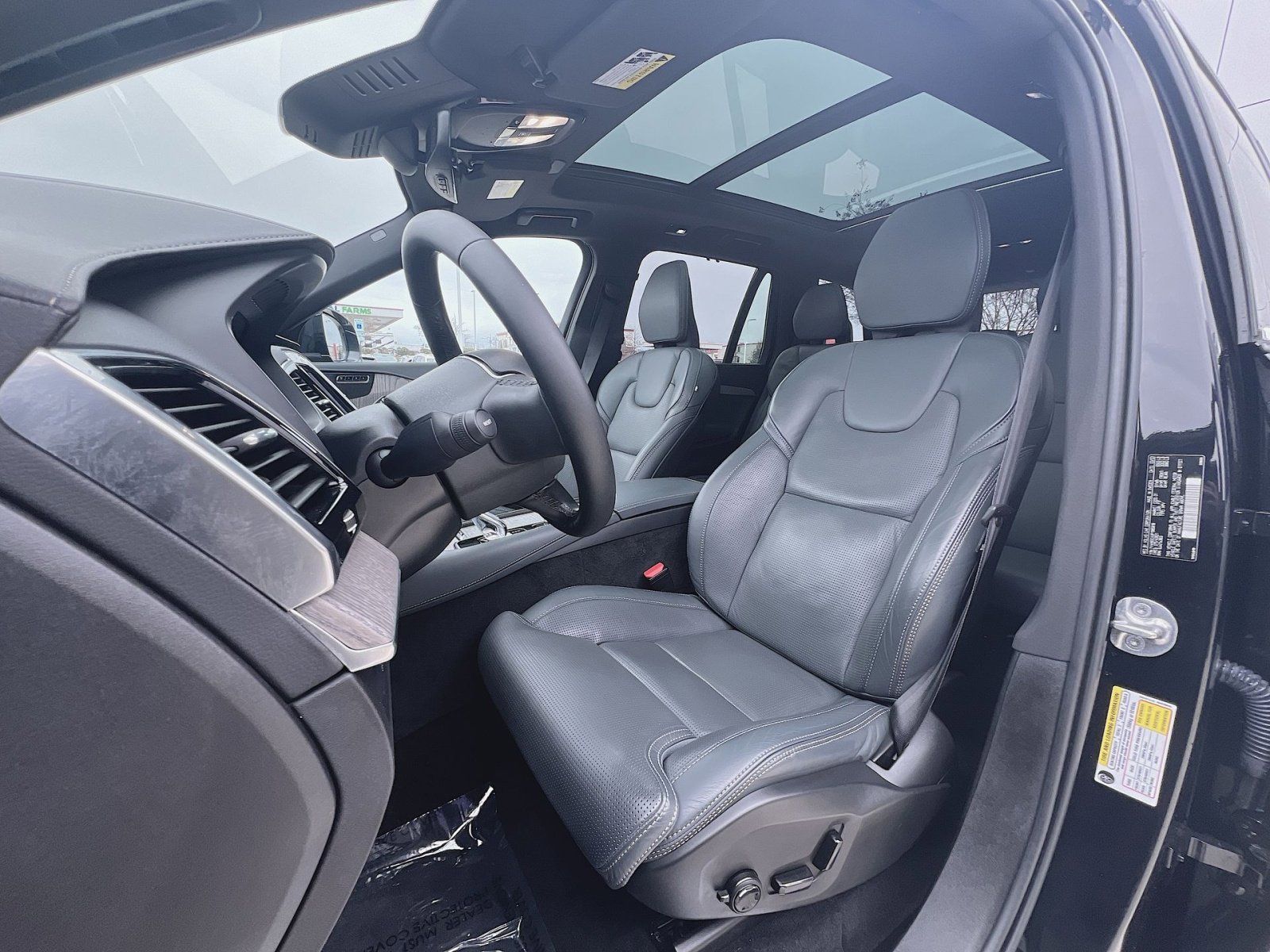 Certified 2023 Volvo XC90 T8 Ultimate w/ Protection Package Premier image 13