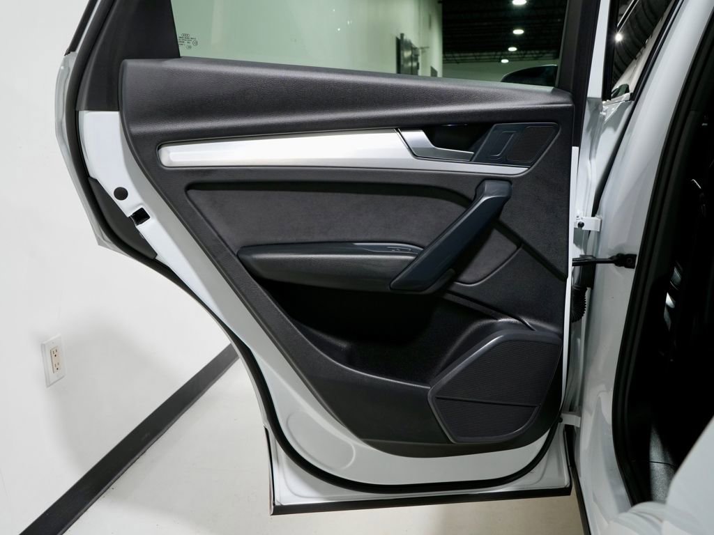 Used 2021 Audi SQ5 Premium w/ Convenience Package image 28