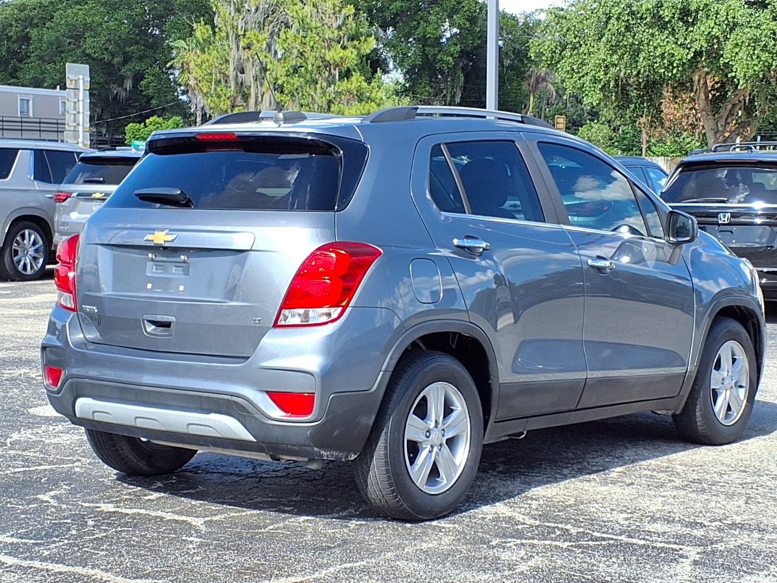 Used 2019 Chevrolet Trax LT w/ LT Convenience Package FWD image 4