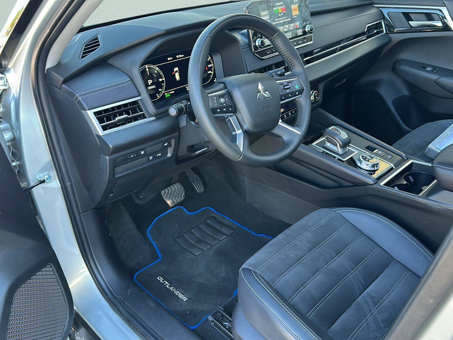 Used 2023 Mitsubishi Outlander 4WD Plug-In Hybrid image 21