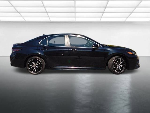 Used 2024 Toyota Camry SE image 4