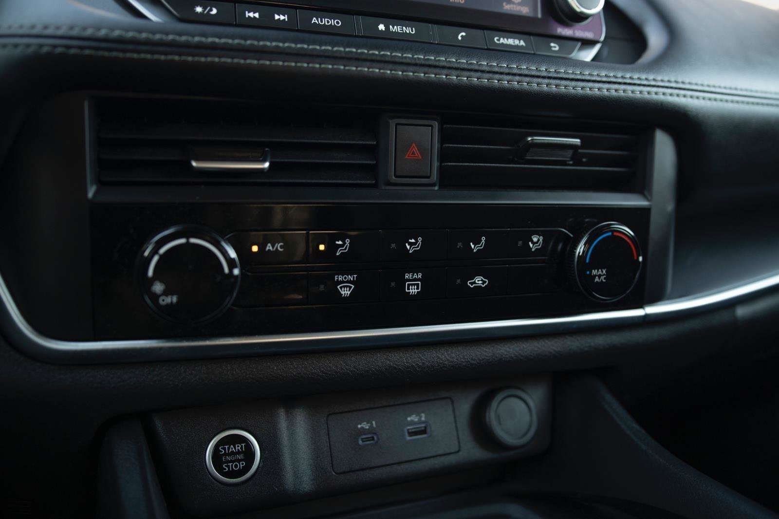 Used 2023 Nissan Rogue S image 9