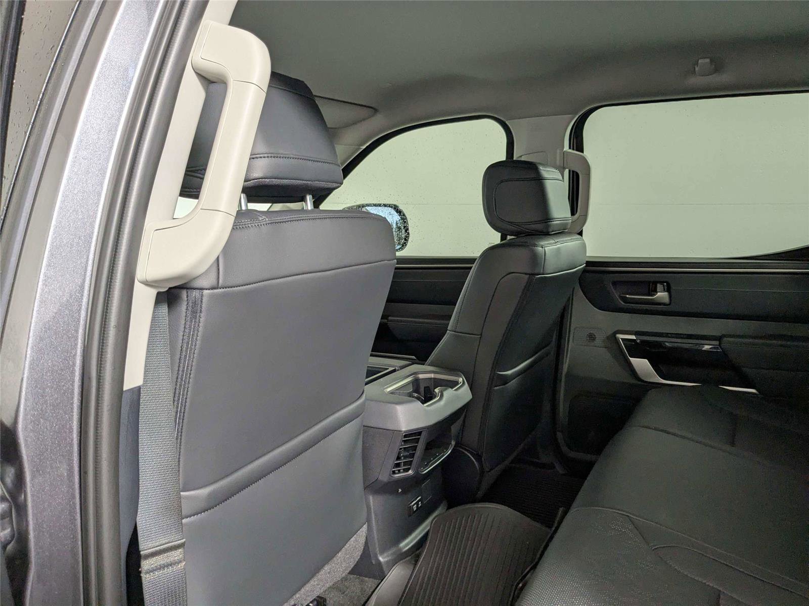 Used 2024 Toyota Tundra Limited AWD/4WD image 30