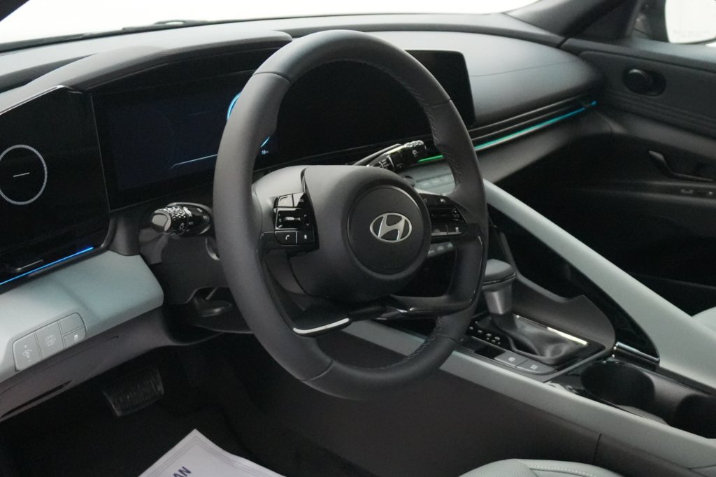 Certified 2025 Hyundai Elantra Limited FWD image 26