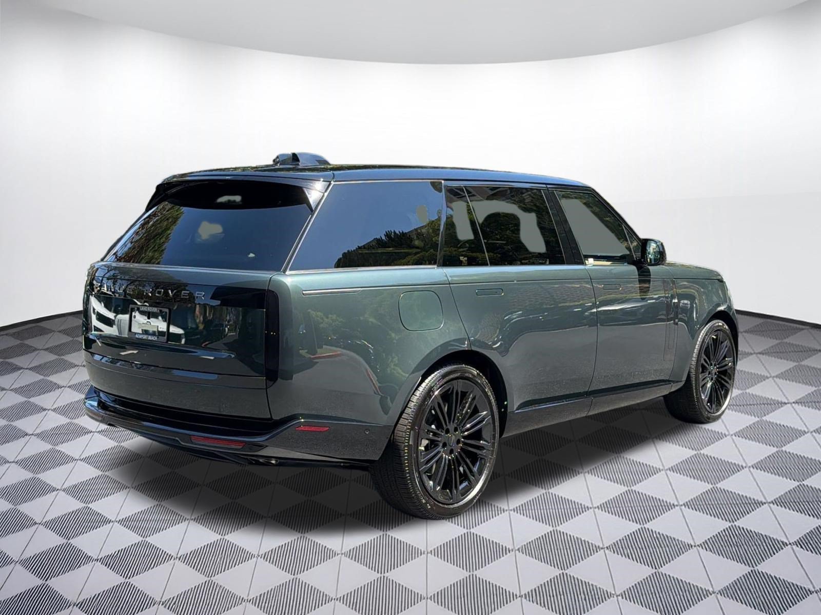 New 2026 Land Rover Range Rover Long Wheelbase SE AWD/4WD image 9
