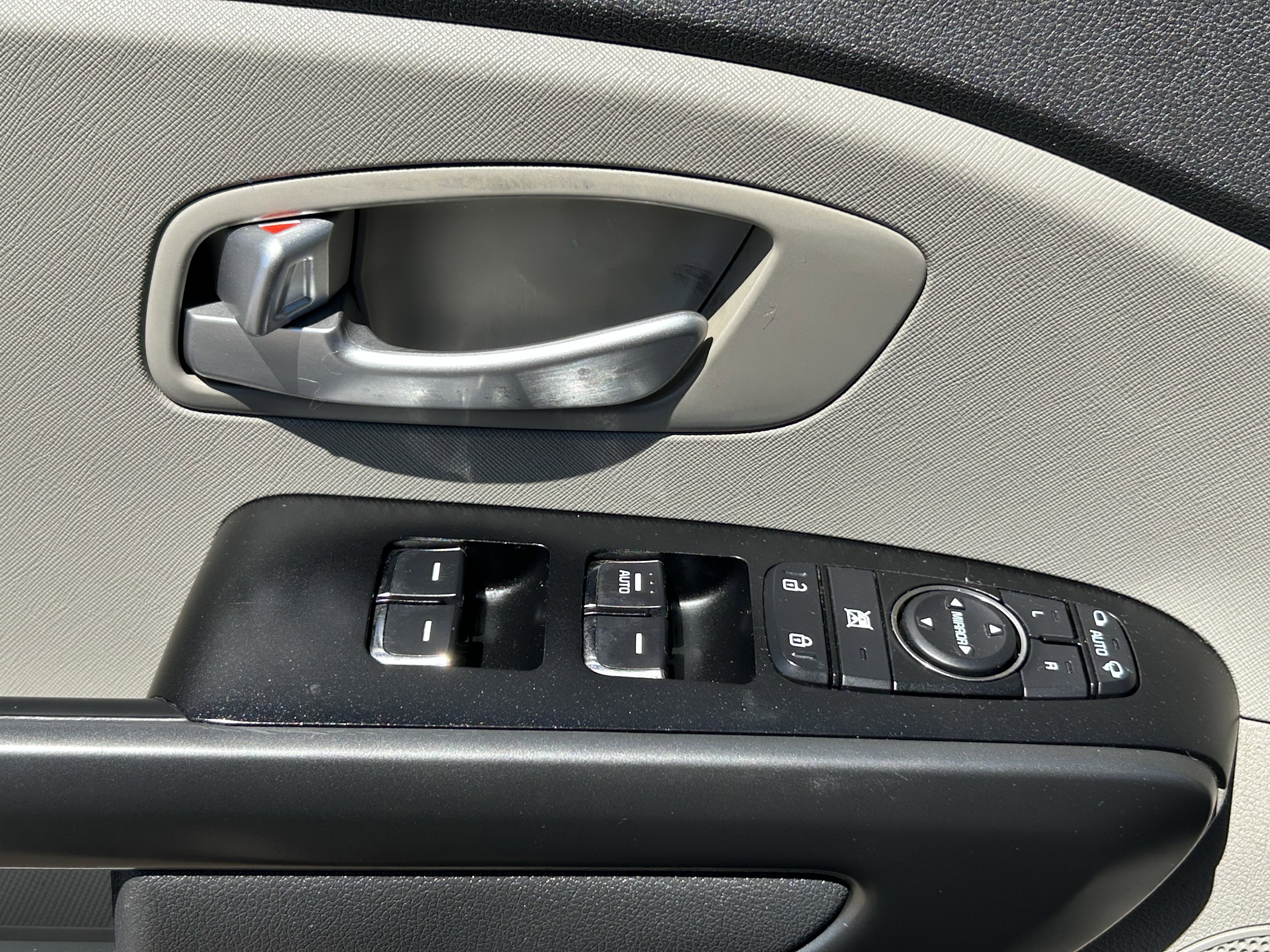 Used 2016 Kia Sedona LX w/ LX Convenience Package image 23