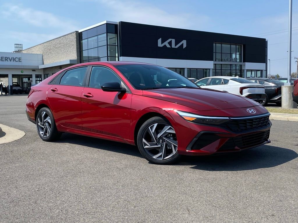 Used 2025 Hyundai Elantra Sport FWD image 11