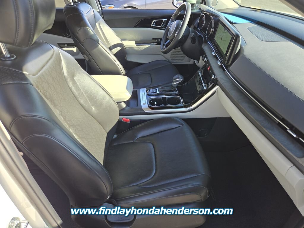 Used 2024 Kia Carnival EX FWD image 20