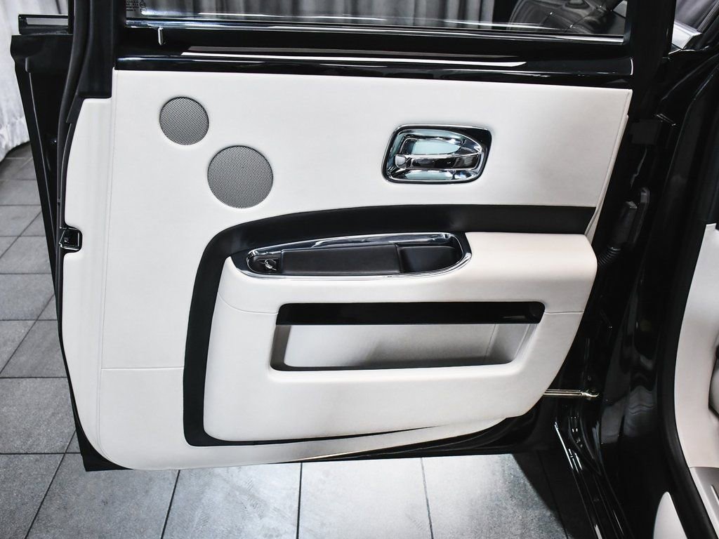Used 2018 Rolls-Royce Ghost image 14