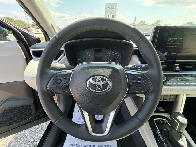 Used 2023 Toyota Corolla Cross LE w/ Moonroof Package AWD/4WD image 18