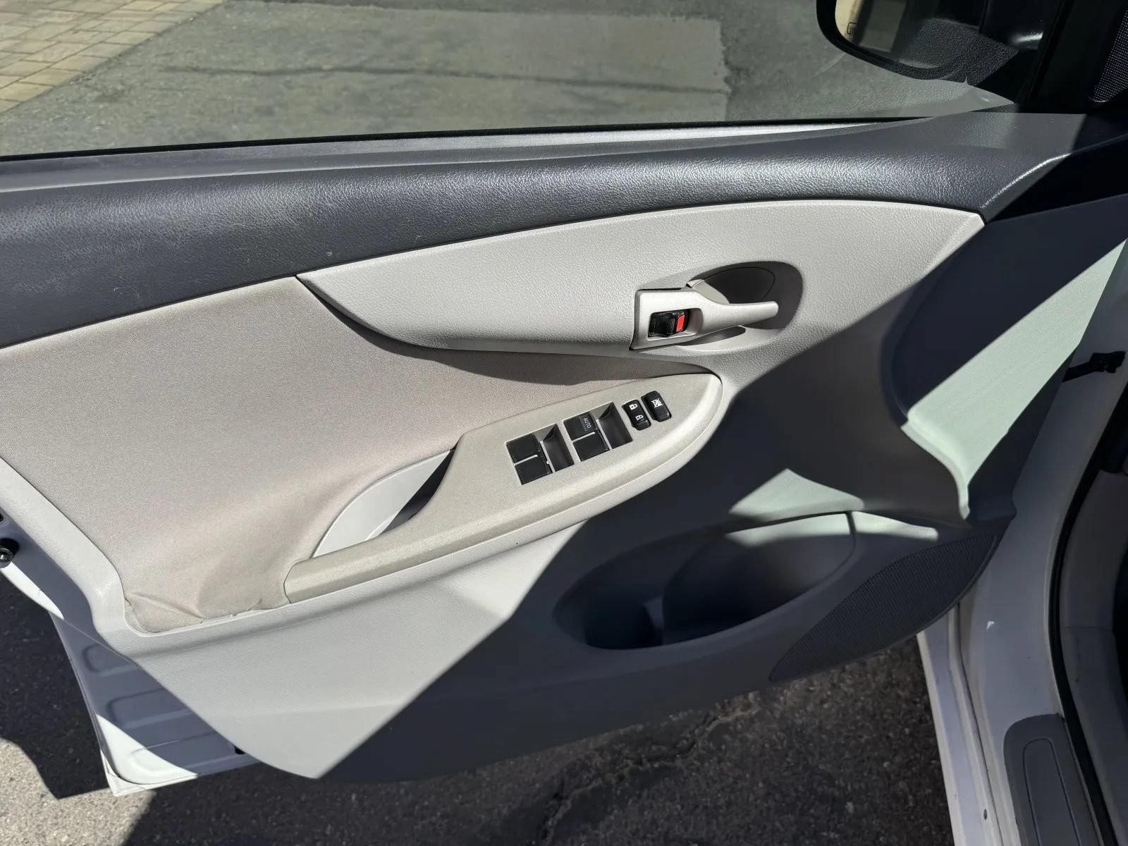 Used 2012 Toyota Corolla LE FWD image 18