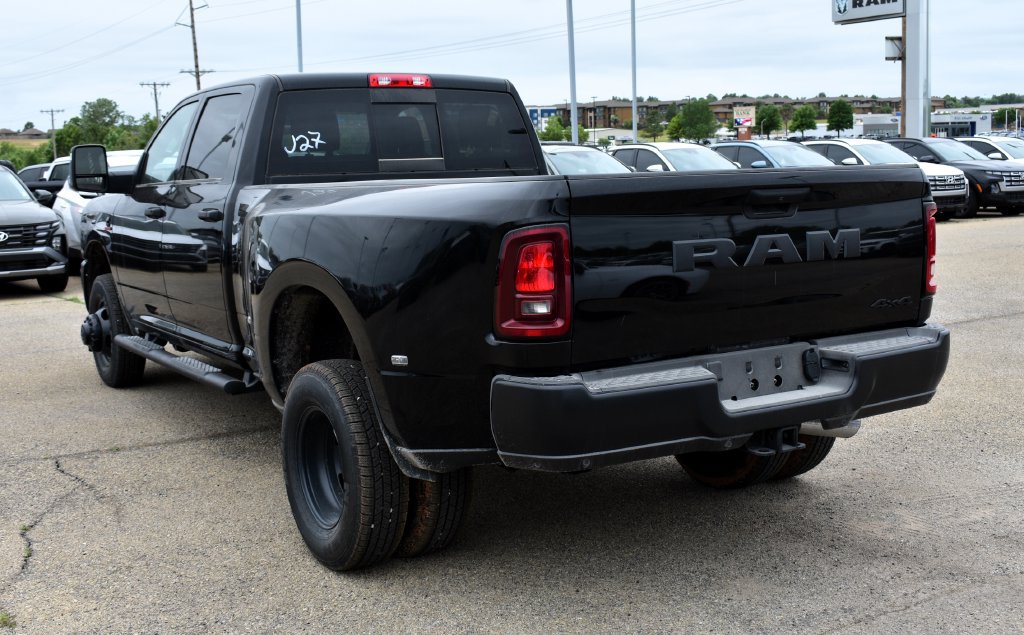 New 2026 RAM 3500 Tradesman AWD/4WD image 4